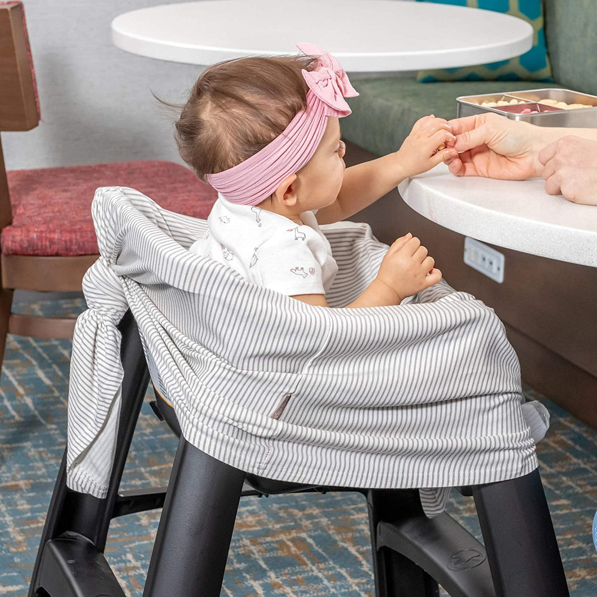 360° Nursing Cover – Full Privacy, 8-in-1 Versatile Poncho